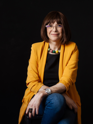 Adriana Radu - poza autor 1 - Adriana Radu